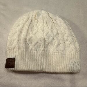 Music Hat Cream Cable Knit‎ - Bluetooth enabled to play your favorite tunes